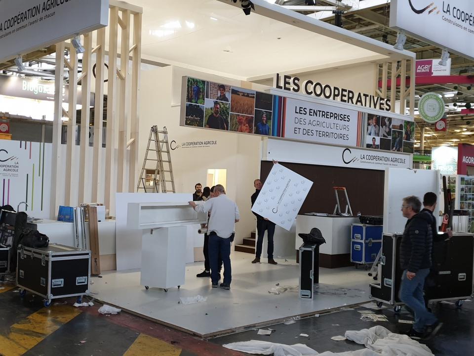 Démontage du stand de la Coopération Agricole